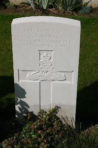 Dozinghem Military Cemetery - Clarke, G